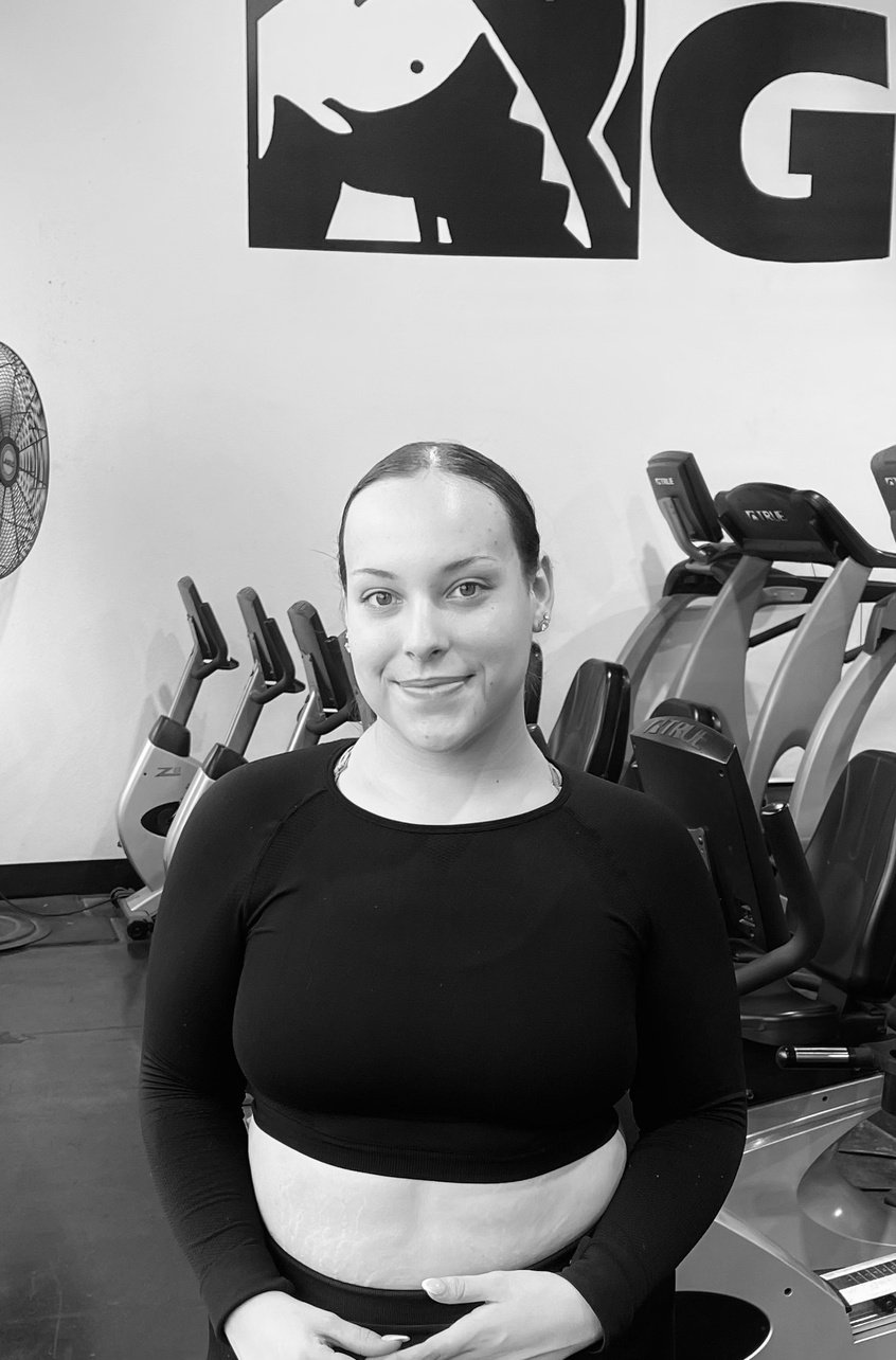 A photo of personal trainer Hannah Humphreys at a gym.